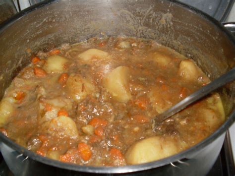  Scouse! Um Guisado Envolvente de Carne que Derrete na Boca e Aquece a Alma em Liverpool